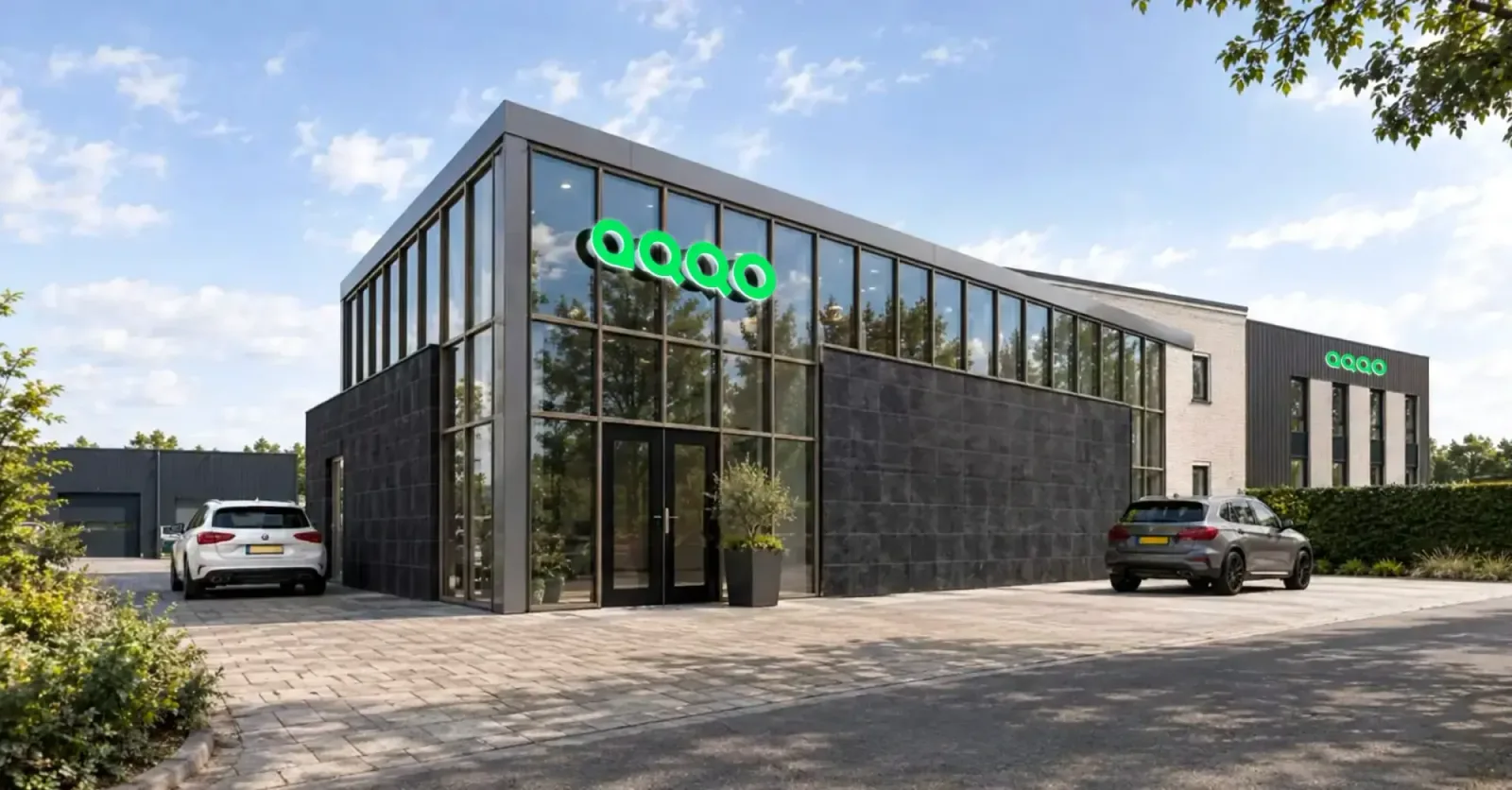 Aqqo uus hoone Oldenzaalis, Aqqo logo fassaadil